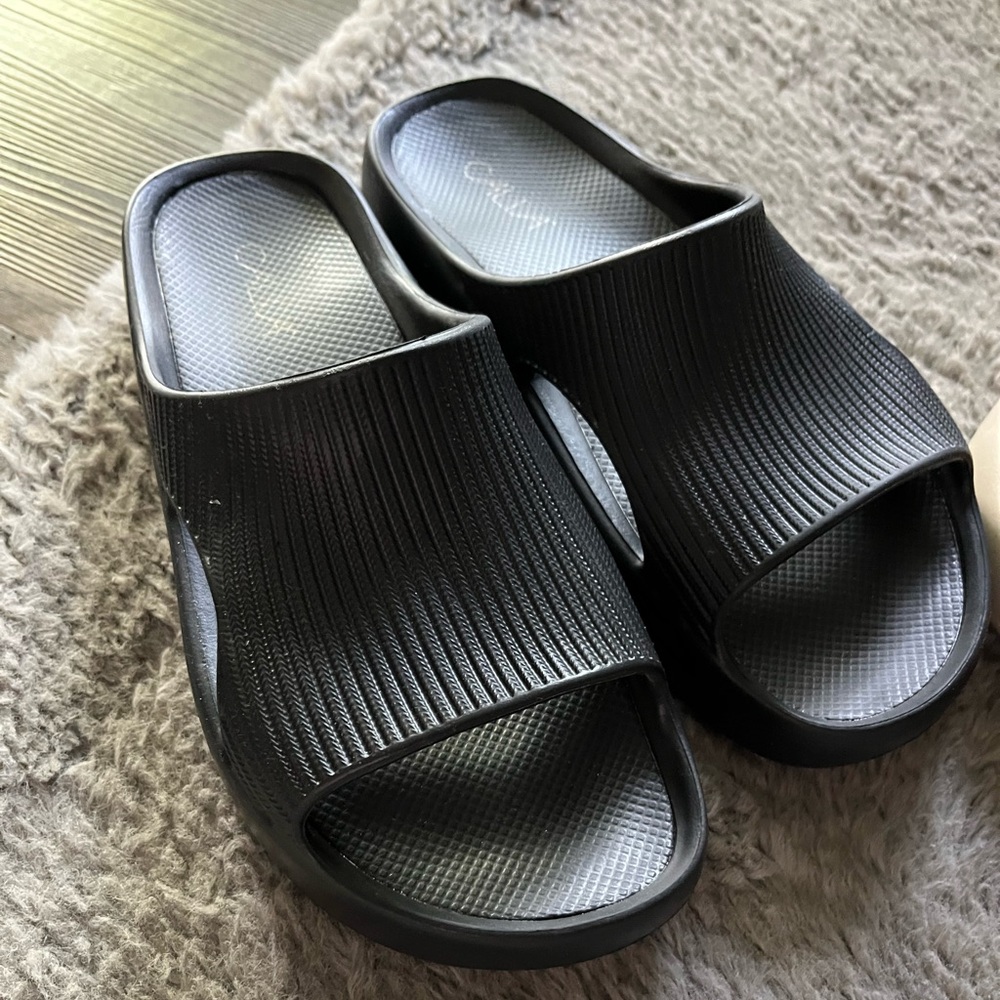 CALIA by Carrie Underwood Black Slide Sandals, size 9